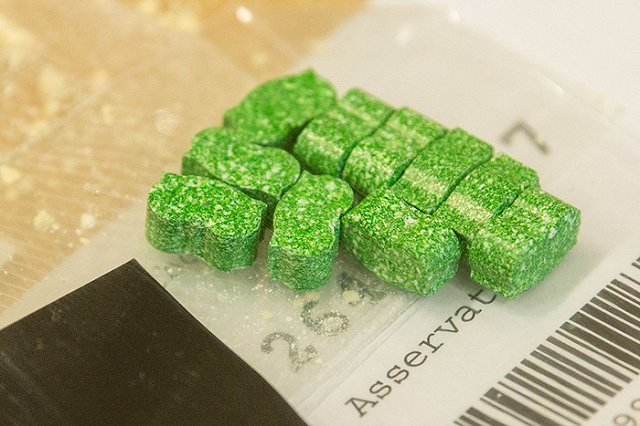 Уральскую модель задержали на границе с наркотиками