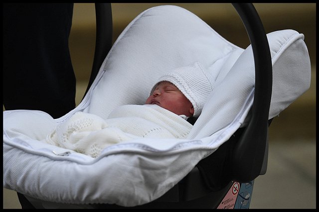 Новорожденных одарят российскими товарами