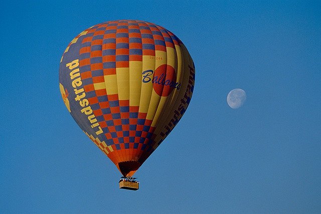 На турецком курорте разбился воздушный шар, погиб турист
