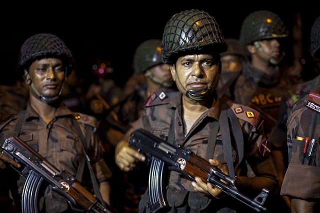 Полиция ликвидировала террористов в Дакке