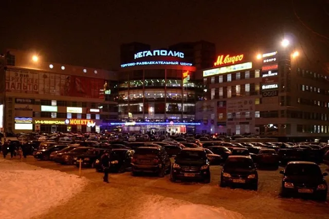 Трафик в торговых центрах продолжает падать, а объем пустующих площадей — расти