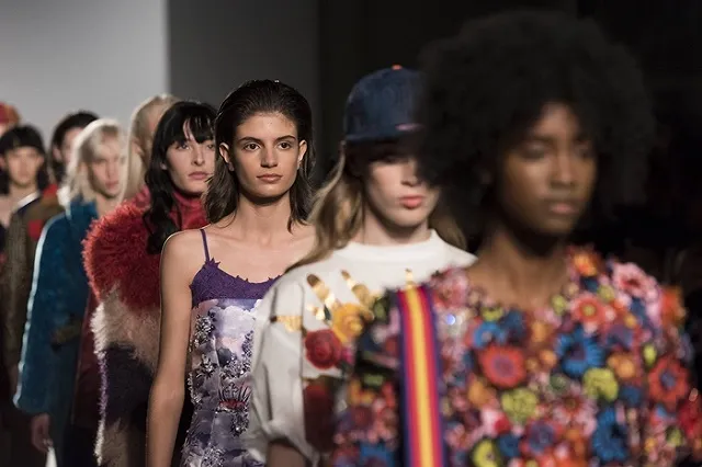 Сотрудница свердловского ГУ МЧС приняла участие в показе на Неделе моды в Москве