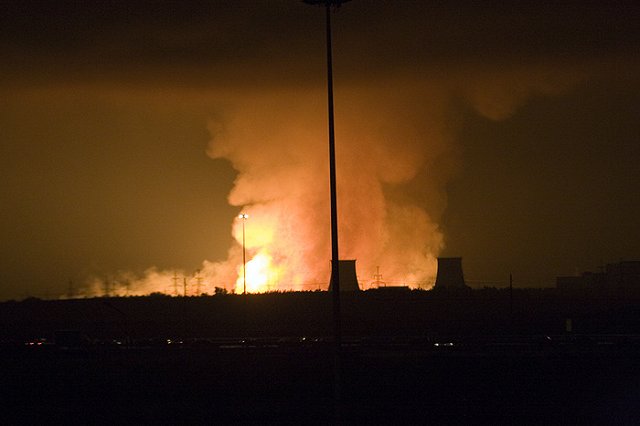В Екатеринбурге горит электроподстанция на Керамике