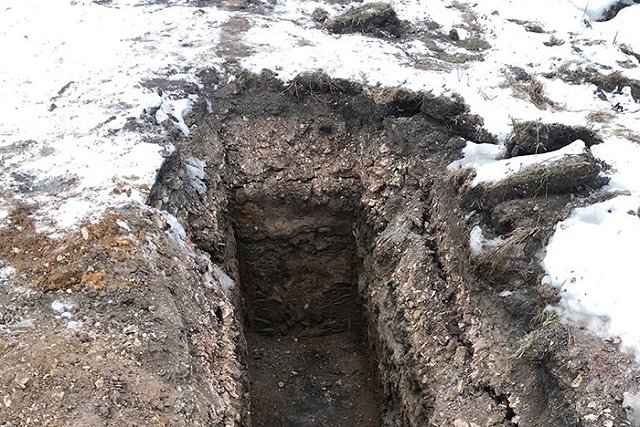 В Свердловской области после смертельного падения женщины в яму возбудили уголовное дело