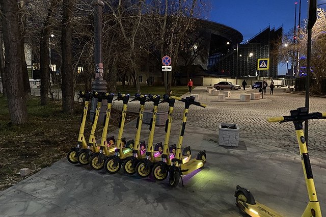 В центре Екатеринбурга ГИБДД устроила охоту на самокатчиков