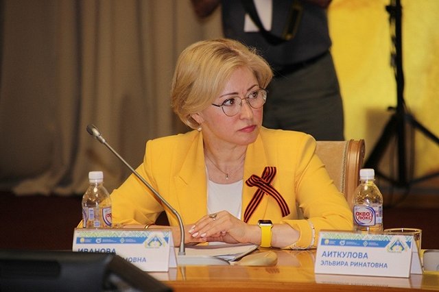 «Чем позже, тем больше брака». Министр из Башкирии заявила, что надо рожать в 20 лет — видео