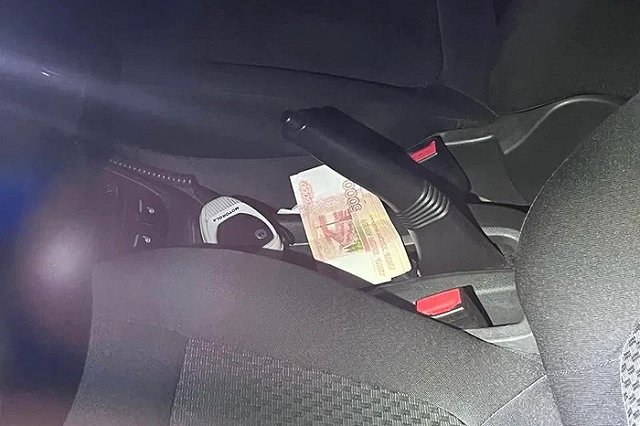 В Екатеринбурге пьяный водитель попытался дать взятку сотрудникам полиции