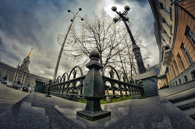 Мэрия защитит центр города от «гряземесов» столбиками из натурального камня