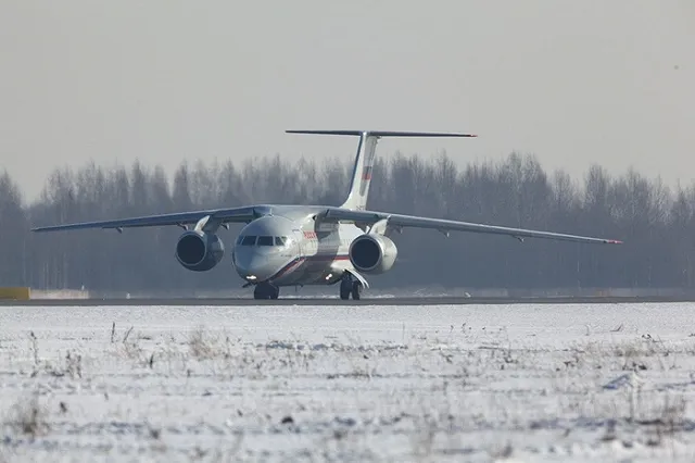 В самолет для транспортировки альпиниста Гукова попала птица