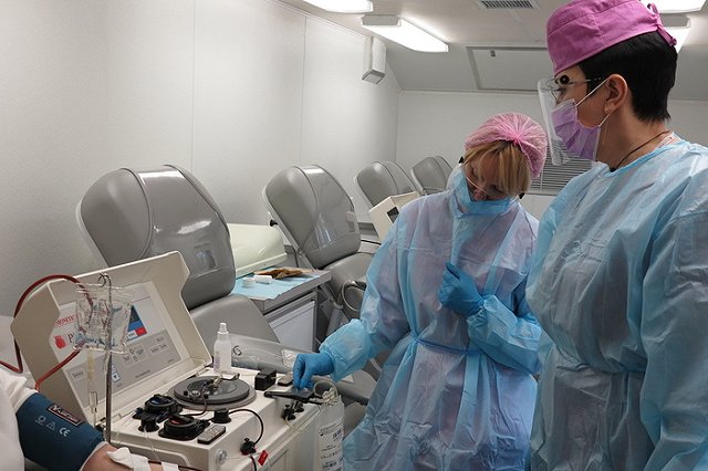 В Екатеринбурге пациентов с коронавирусом начали лечить плазмой, взятой у вылечившихся от COVID-19