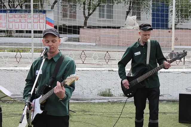 Осужденные «звезды» ИК-2 дали опен эйр на футбольном стадионе 9 Мая