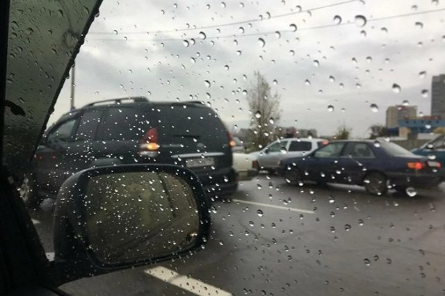 В Екатеринбурге ГИБДД выпустила экстренное предупреждение в связи с изменением погодных условий