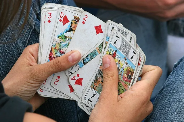 Российские туристы чаще всего берут в отпуск игральные карты