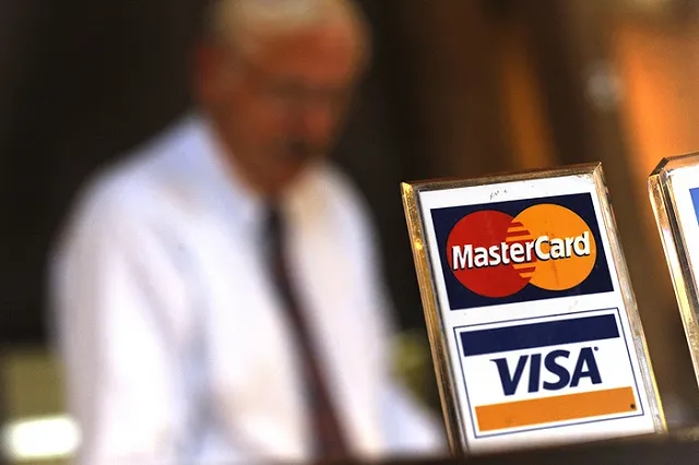 Банкир: от снижения комиссии за безналичные расчеты по картам пострадают клиенты