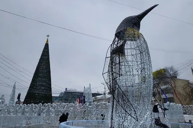 Варламов рассказал, почему главная ёлка в Екатеринбурге обошлась мэрии в 5 миллионов рублей