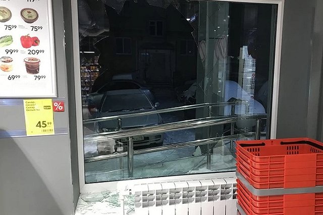 Подросток из Екатеринбурга создал банду и ограбил магазин в Среднеуральске