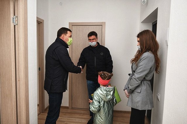 В Академическом получили квартиры 104 обманутых дольщика