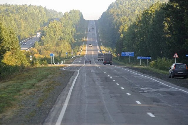 На ряде участков свердловских трасс оборудуют тротуары