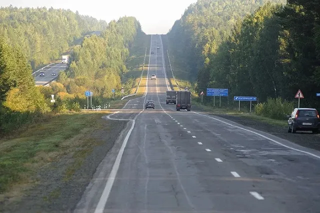 На ряде участков свердловских трасс оборудуют тротуары