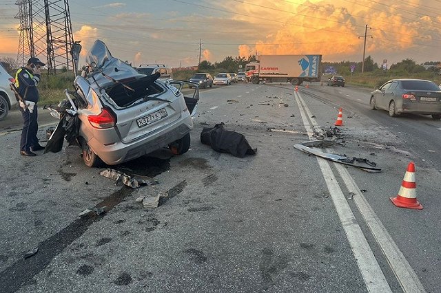 Водитель «Лады» погиб вечером на ЕКАД (ФОТО)