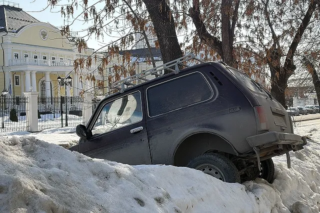 Водителей предупредили о штрафах за использование шин с шипами