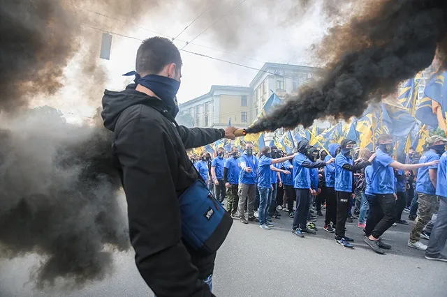 В Раде заявили о ведении Украиной войны по всем фронтам