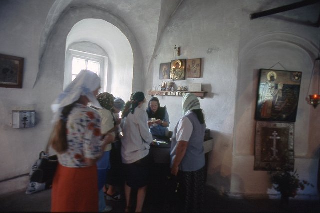 Женщина расплатилась фальшивой купюрой в церковной лавке в Верхотурье