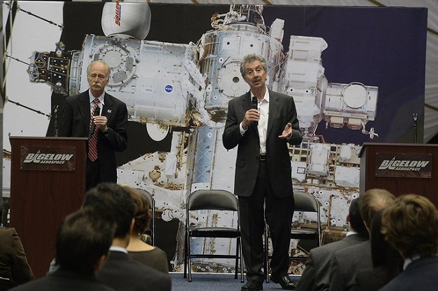 Создатель надувного модуля МКС заявил о присутствии на Земле инопланетян