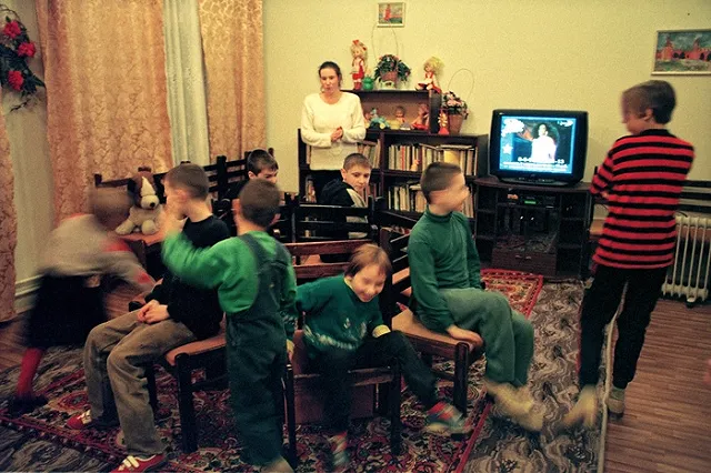 Попавшие в приемные семьи сироты рассказали об изнасилованиях в интернате