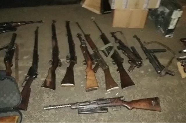 Оперативники ФСБ изъяли на Урале крупнейшую партию незаконного оружия у торговцев-нелегалов