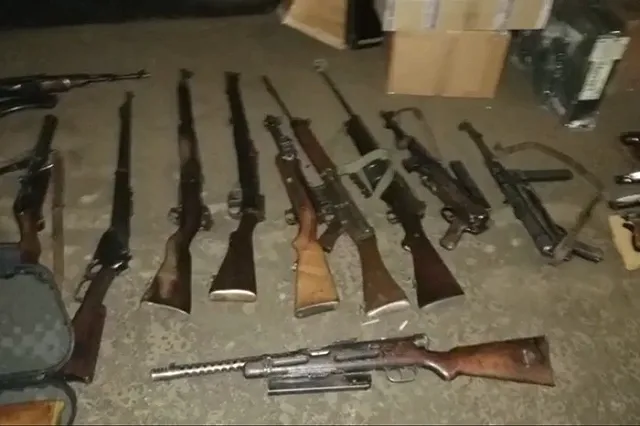 Оперативники ФСБ изъяли на Урале крупнейшую партию незаконного оружия у торговцев-нелегалов