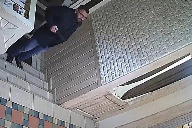 В районе Автовокзала екатеринбуржец разбил чужой Porsche