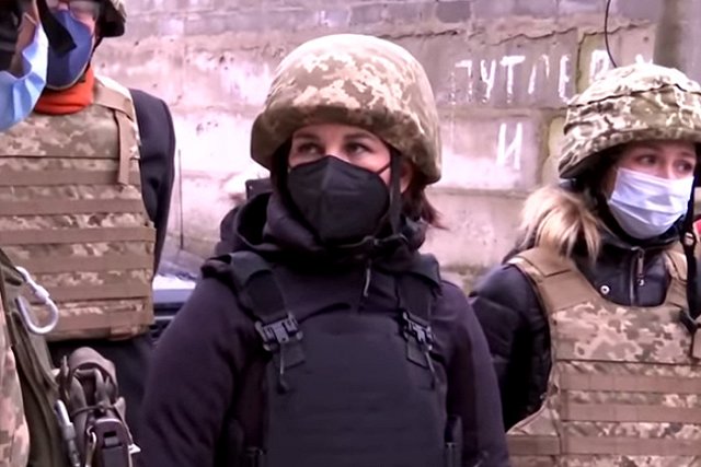 Глава МИД ФРГ выступила против прекращения огня на Украине на условиях России