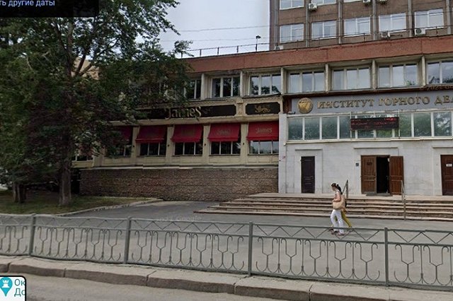 Английский паб заставили демонтировать digital-экран со здания Института горного дела УрО РАН