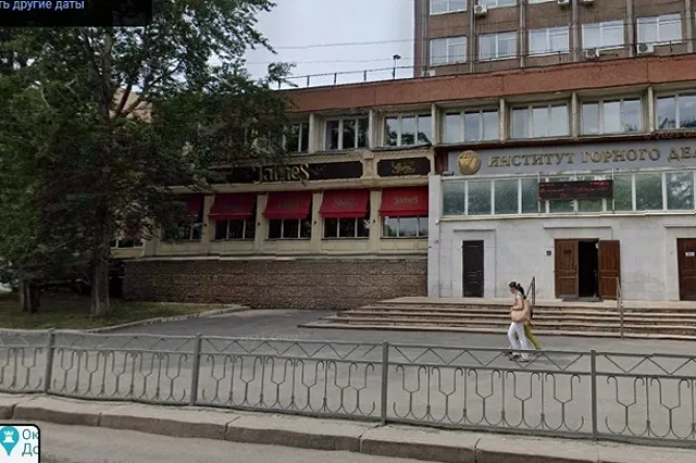 Английский паб заставили демонтировать digital-экран со здания Института горного дела УрО РАН