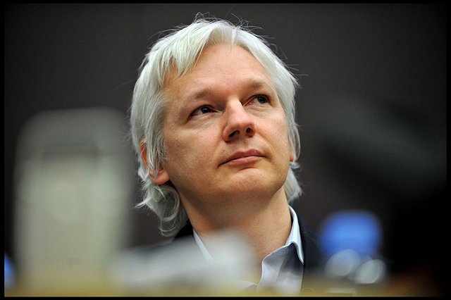 Ассанж рассказал о совете Сноудену остаться в России