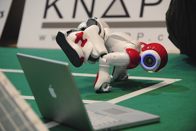 Хакер с «Двача» превратил наблюдение за людьми через веб-камеры в интернет-шоу