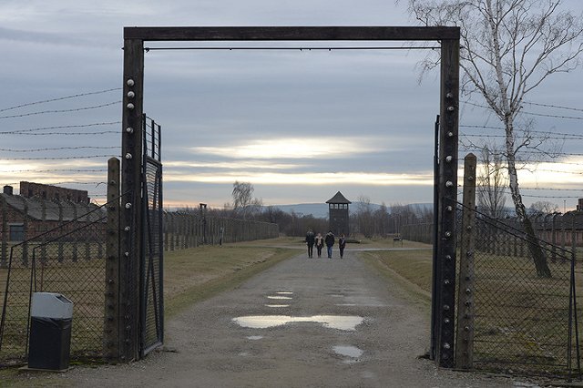 В кружке из музея Аушвица нашли второе дно со спрятанным кладом