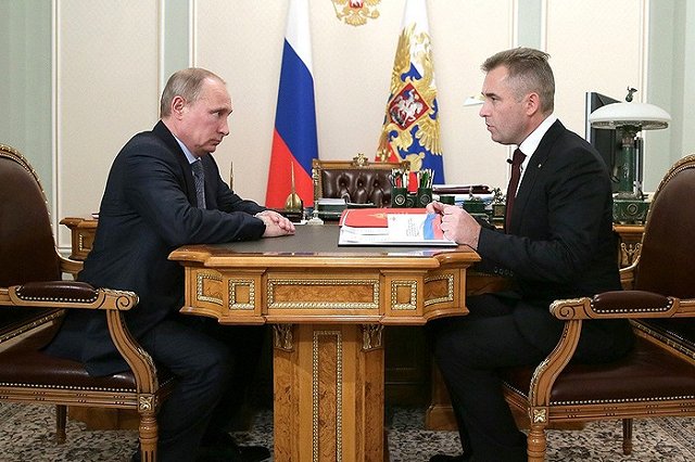 Родители просят Кремль не увольнять Павла Астахова