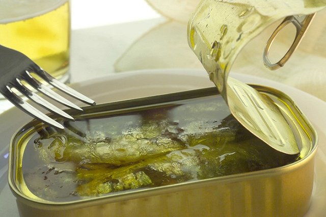 «Роскачество» назвало производителей, подменяющих рыбу в лососевых консервах