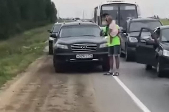 «Типичная „я же мать“ в штанах». Известный юрист высказался о дорожной разборке