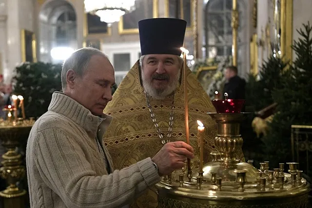 Путин решил судьбу бога в Конституции