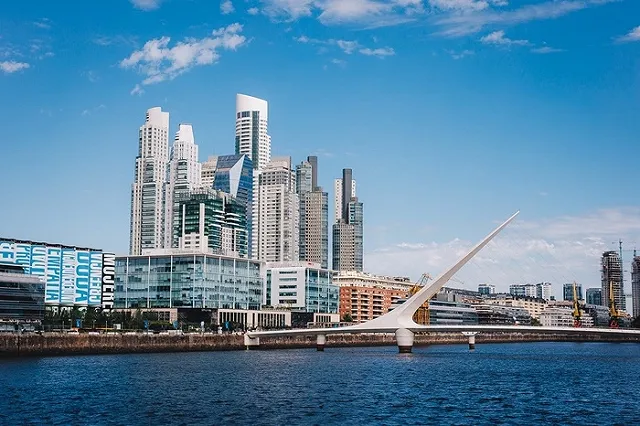 СМИ: В Аргентину улетели 300 тысяч доз «Спутник V»