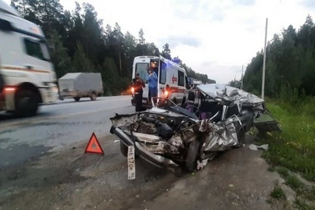 Одна из водителей впала в кому: на ЕКАД произошло массовое ДТП