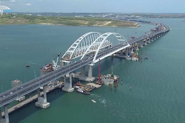 Медведев прокомментировал угрозы секретаря СНБО Украины нанести удар по Крымскому мосту