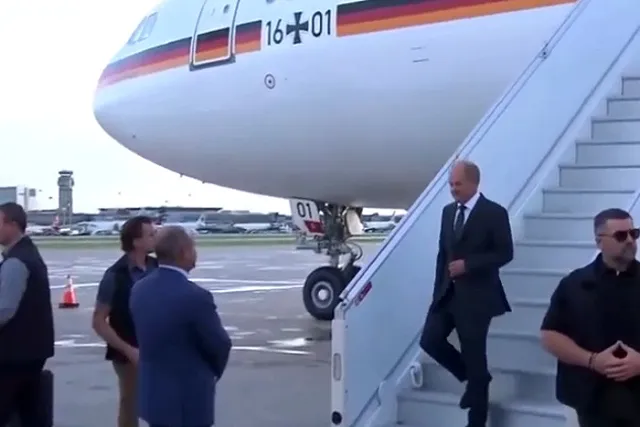 Шольц намерен договориться в Канаде о поставках важного сырья вместо российского