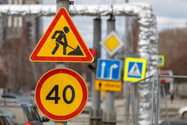 Строители на полгода перекроют часть дороги, по которой жители Академического добираются до центра