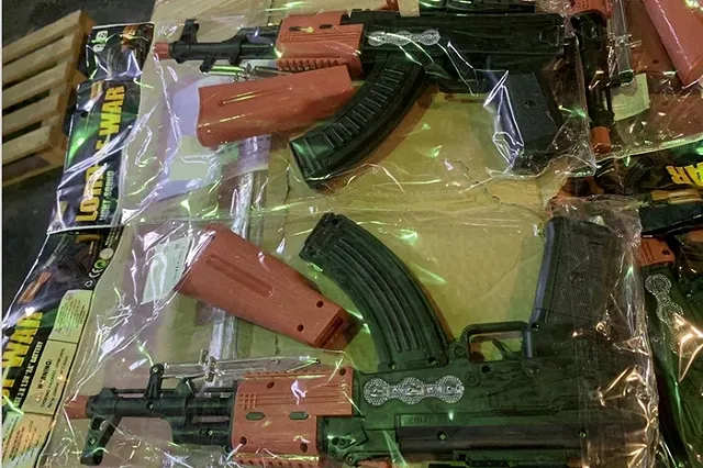 Двести сорок «автоматов Калашникова» задержали екатеринбургские таможенники