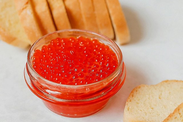 В красной икре пяти известных марок нашли кишечную палочку