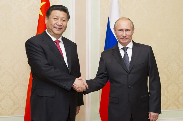 Путин подарил Си Цзиньпину YotaPhone 2